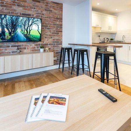 Modern Canal View Home, In City Centre, Sleeps 8 กัลเวย์ ภายนอก รูปภาพ