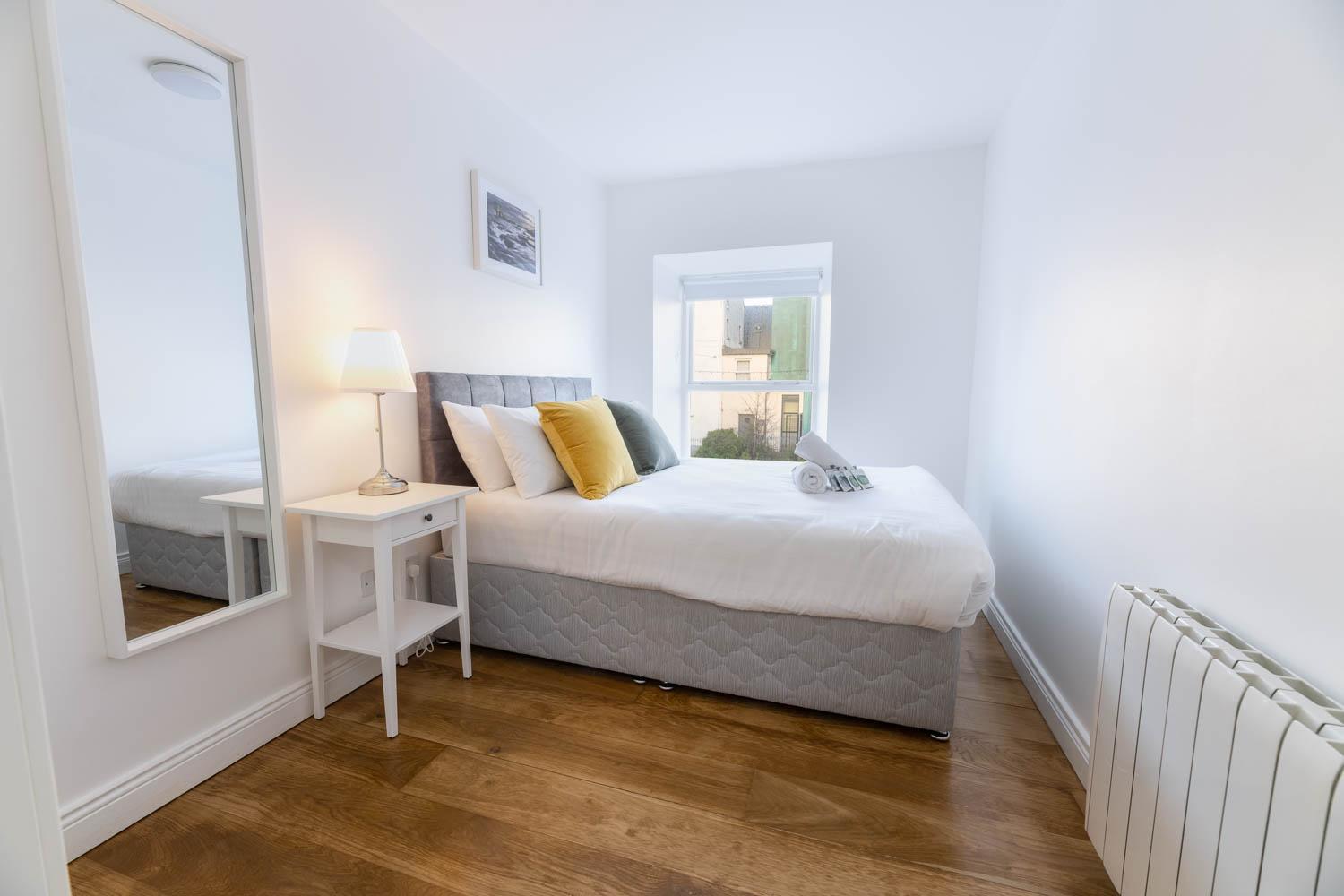 Modern Canal View Home, In City Centre, Sleeps 8 กัลเวย์ ภายนอก รูปภาพ