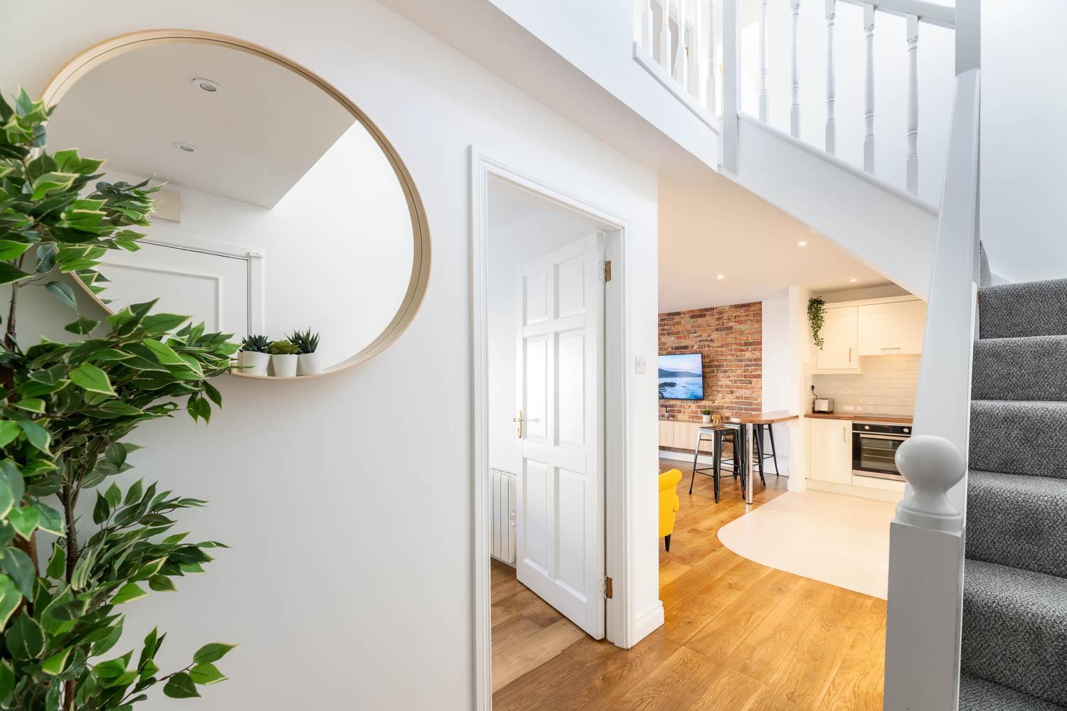 Modern Canal View Home, In City Centre, Sleeps 8 กัลเวย์ ภายนอก รูปภาพ